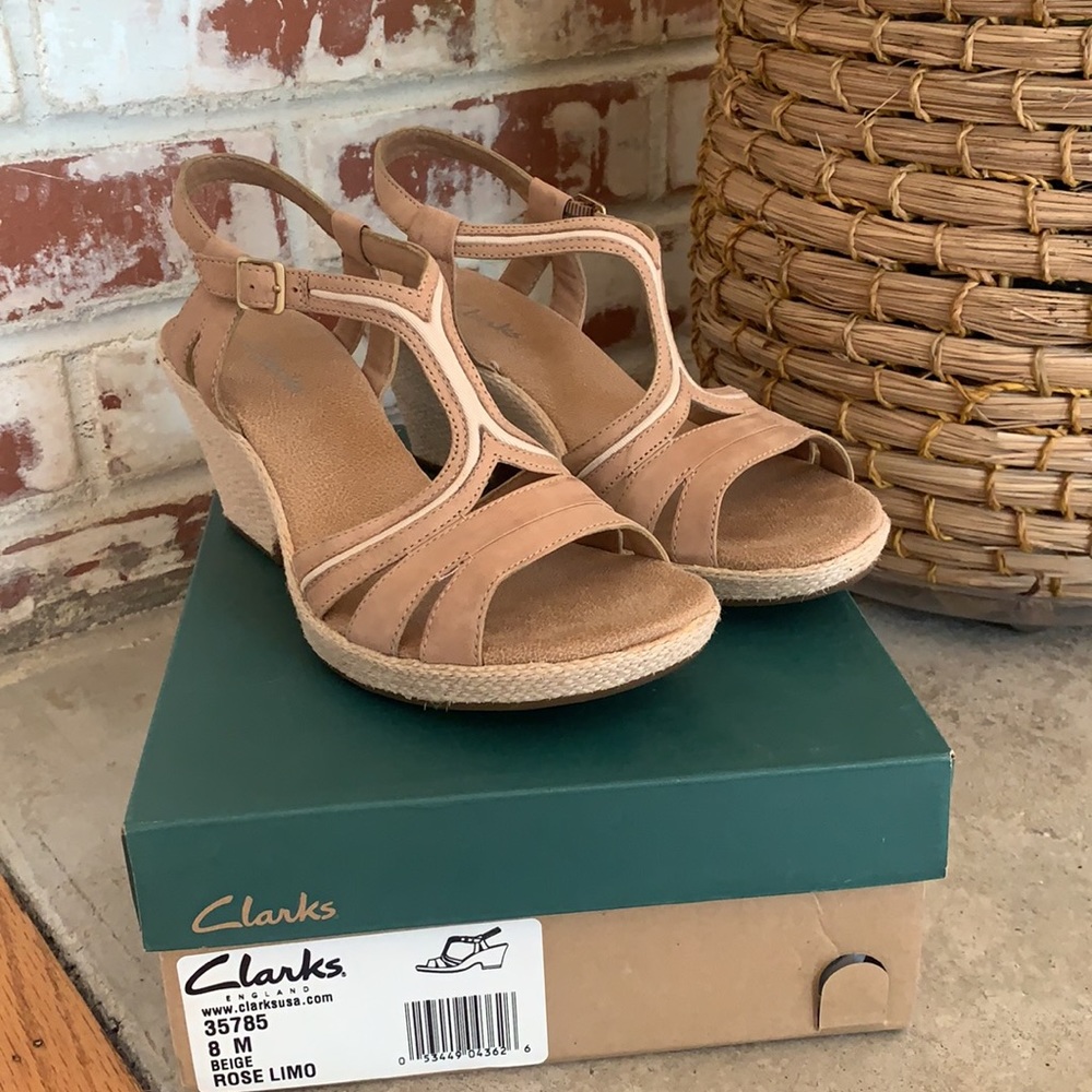 🏝NWT Clark’s Women Sandals 👡 💯 real leather size 8 beige New